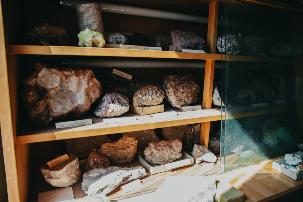 zdjęcia obiektów minerologicznych 