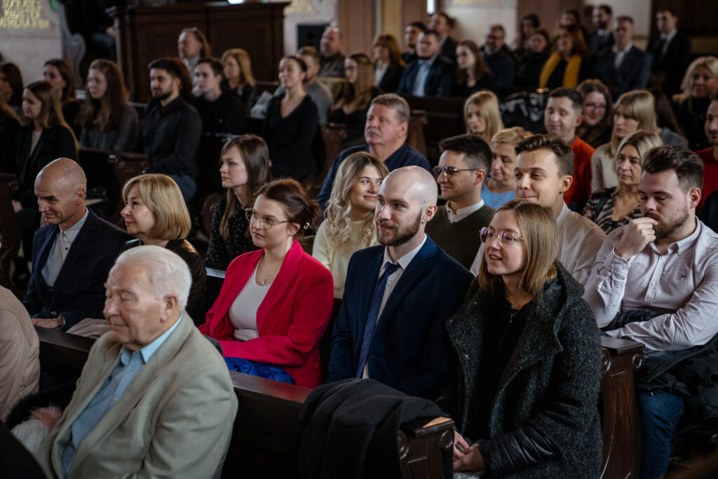 Zdjęcie z uroczystości wydziałowej.