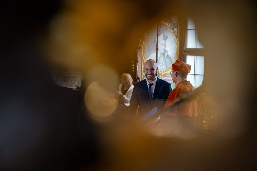 Zdjęcie z uroczystości wydziałowej.